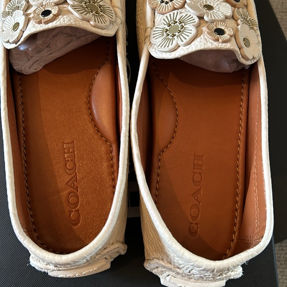 Coach shoes 8.5 fit like 39/9 cream leather w flowers - Picture 8 of 8